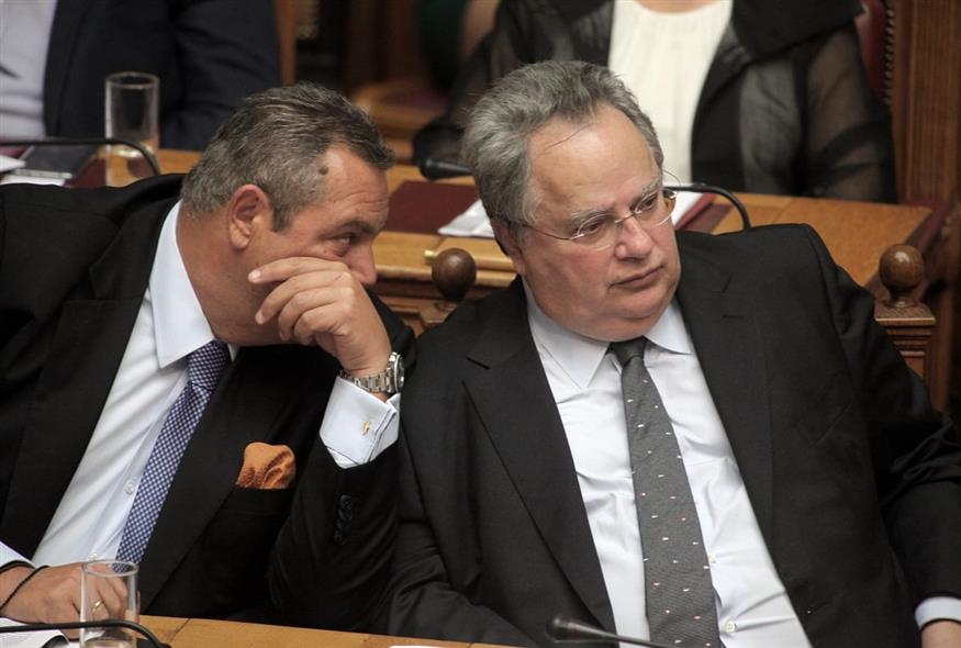 Πάνος Καμμένος και Νίκος Κοτζιάς (EUROKINISSI/ΓΙΩΡΓΟΣ ΚΟΝΤΑΡΙΝΗΣ)