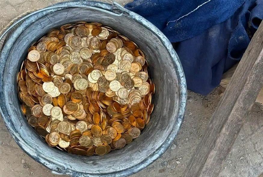 Τα χρυσά νομίσματα (Αστυνομία Ντεντερμόντε/Facebook)