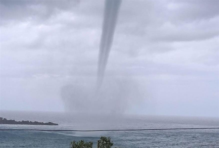 Υδροστρόβιλος εμφανίστηκε στην Κέρκυρα (facebook)