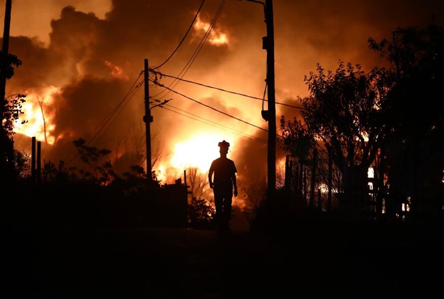 Φωτιά στο Ωραιόκαστρο Θεσσαλονίκης (AP Photo/Giannis Papanikos)