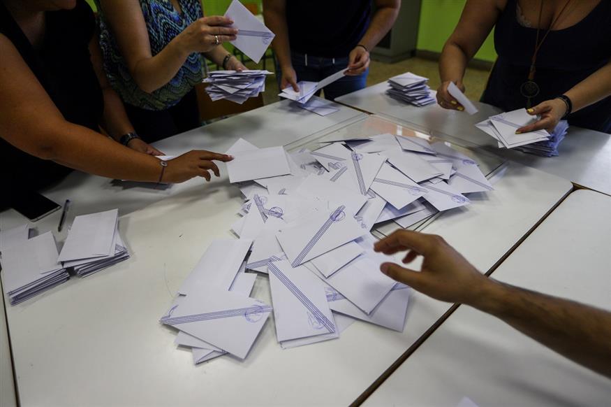 Αποτελέσματα εκλογών 2019 - καταμέτρηση ψήφων (EUROKINISSI/ΓΙΑΝΝΗΣ ΠΑΝΑΓΟΠΟΥΛΟΣ)