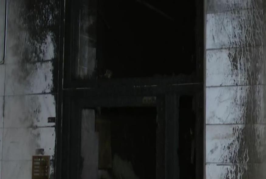 Θεσσαλονίκη: Έκρηξη σε είσοδο πολυκατοικίας στην Καλαμαριά/GLOMEX