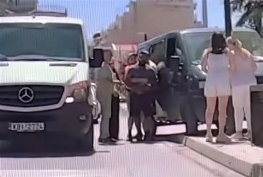 Οδηγός στην Ξάνθη κάνει λαβή Χάιμλιχ σε άνθρωπο που πνίγεται (xanthinea.gr)