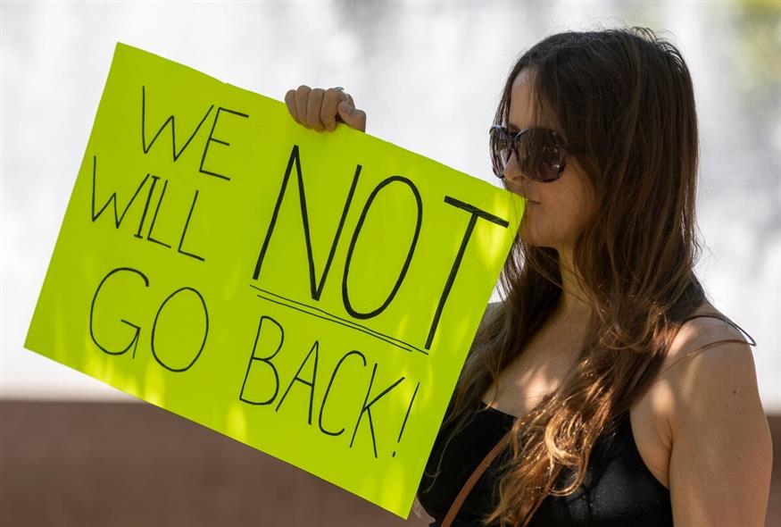 Διαμαρτυρίες γυναικών για την κατάργηση του δικαιώματος στην άμβλωση στις ΗΠΑ (AP Photo)