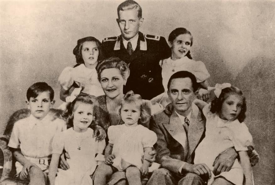 Η οικογένεια Γκέμπελς (πίσω ο γιος της Μάγκντα από τον πρώτο της γάμο). copyright de.wikipedia.org