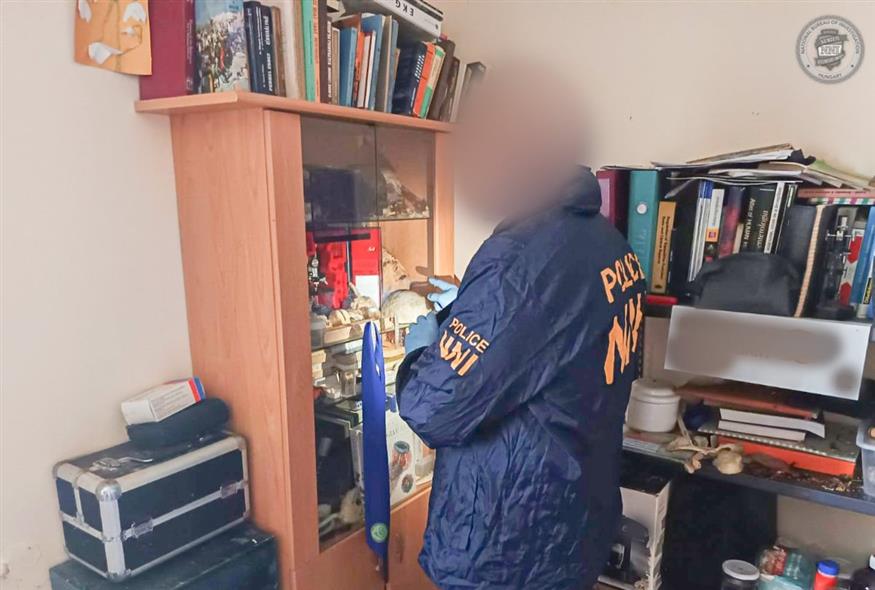 Οι έρευνες στο σπίτι του 30χρονου κανίβαλου, στη Βουδαπέστη (police.hu)