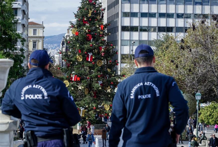 Αστυνομικοί στο Σύνταγμα (ΓΙΩΡΓΟΣ ΚΟΝΤΑΡΙΝΗΣ/EUROKINISSI)
