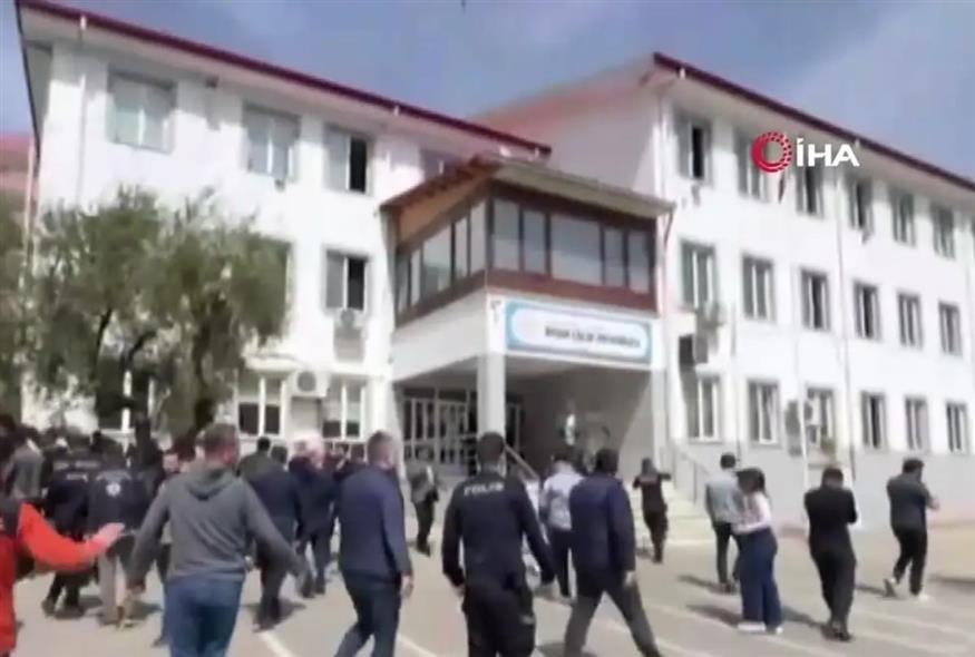 Η στιγμή του μακελειού σε σχολείο στην Τουρκία