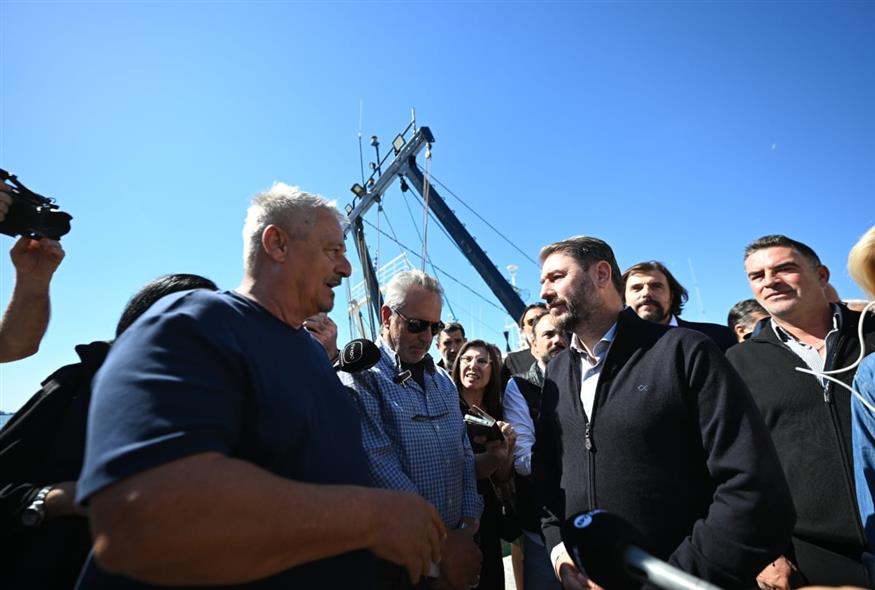 Νίκος Ανδρουλάκης με εκπροσώπους από τον χώρο της αλιείας στη Θεσσαλονίκη