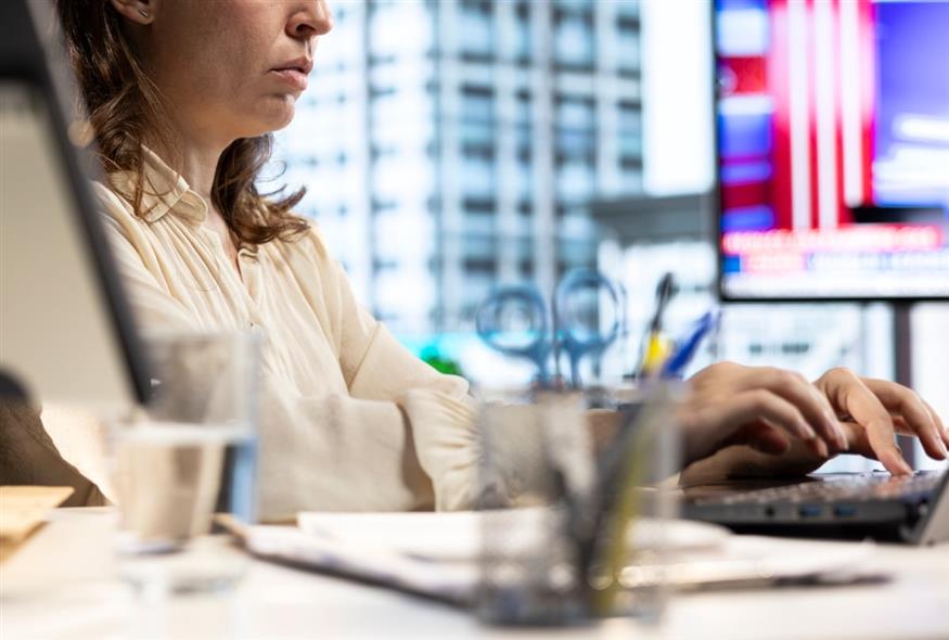 Εργαζόμενη (Freepik)