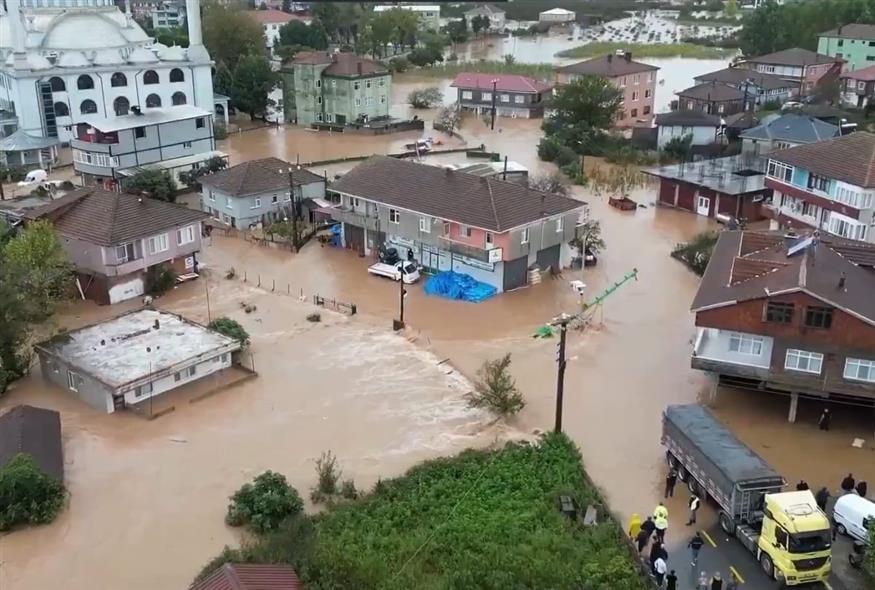 Συγκλονιστικές εικόνες στον Σαγγάριο - Δρόμοι και σπίτια έχουν «θαφτεί» στα λασπόνερα (Screenshot/X)