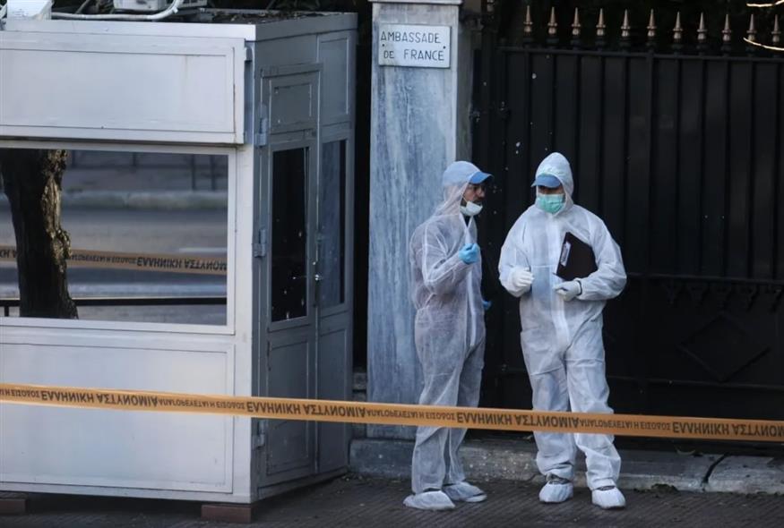 Άνδρες των ΤΕΕΜ στη γαλλική πρεσβεία (αρχείο - EUROKINISSI)