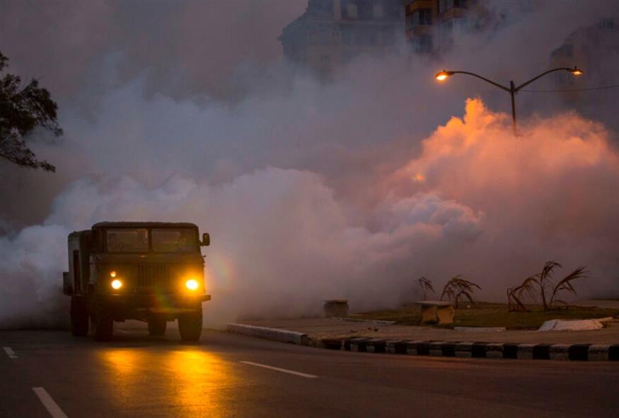 Απολύμανση περιοχής από κουνούπια/AP Photos – φωτογραφία αρχείου