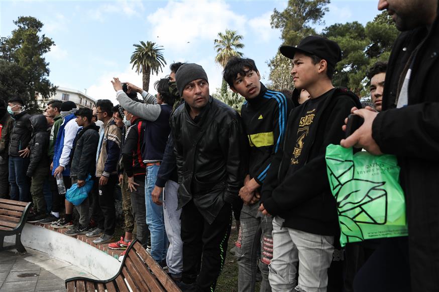 Διαμαρτυρία προσφύγων και μεταναστών στο λιμάνι της Μυτιλήνης (Eurokinissi)