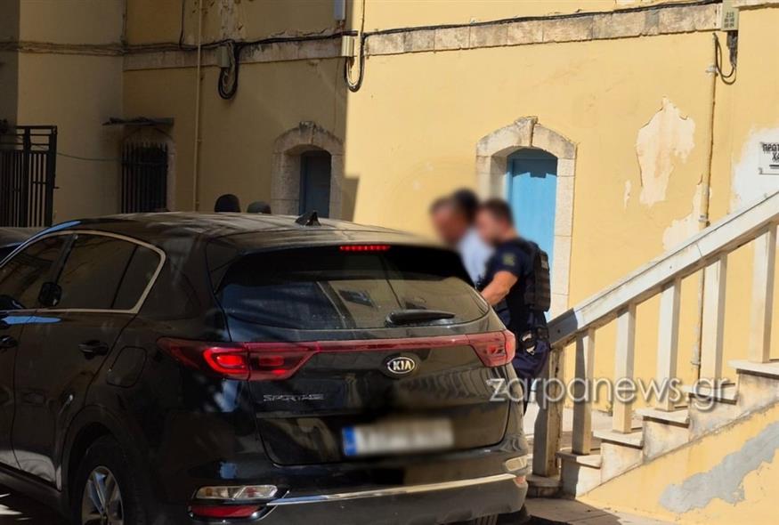 Χανιά, ιατροδικαστής και τοξικολόγος κατά τη μεταγωγή τους (zarpanews.gr)