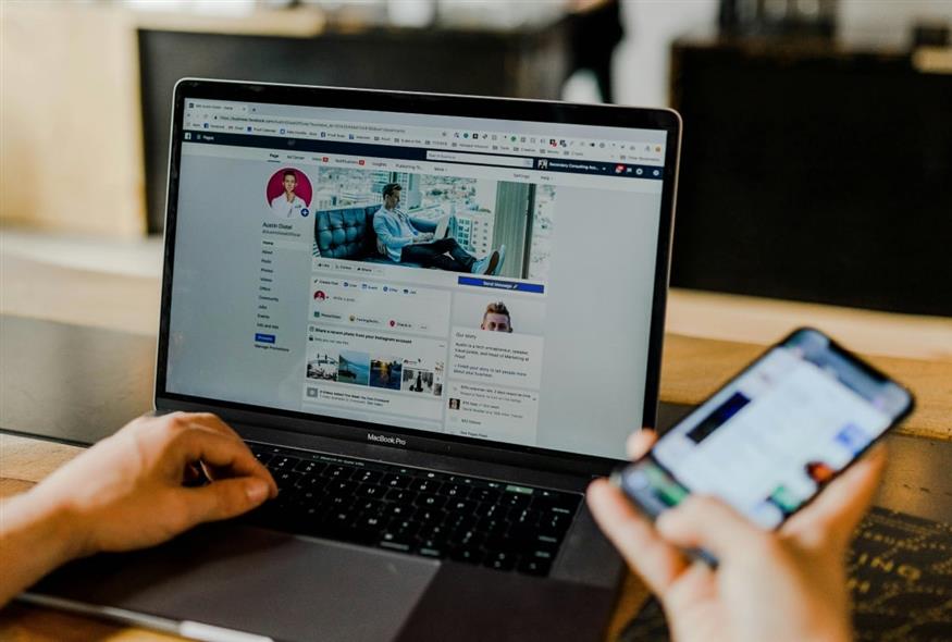 Facebook (unsplash)