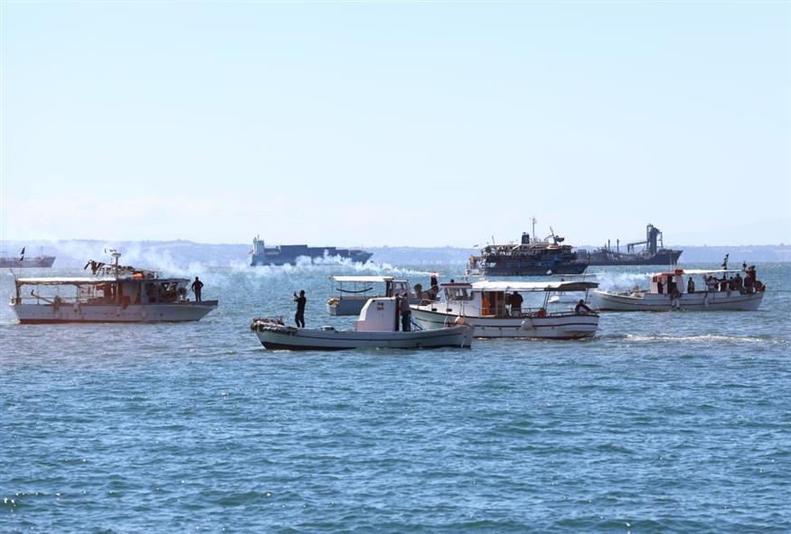 Διαμαρτυρία αλιέων στο λιμάνι της Θεσσαλονίκης (ΒΑΣΙΛΗΣ ΒΕΡΒΕΡΙΔΗΣ/ ΜΟΤΙΟΝ ΤΕΑΜ)