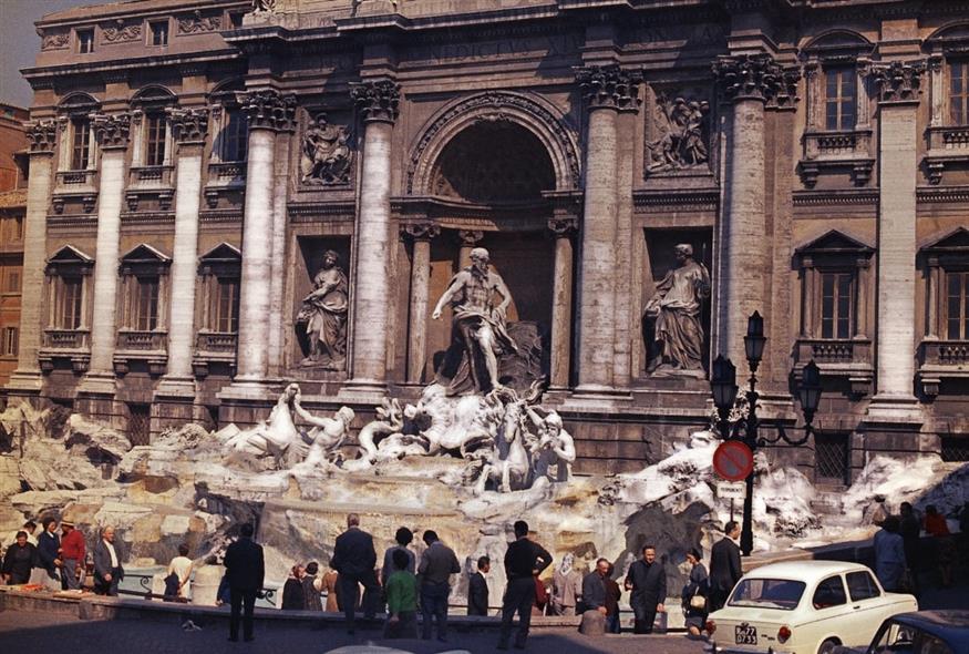 Η Φοντάνα ντι Τρέβι στο κέντρο της Ρώμης (AP)