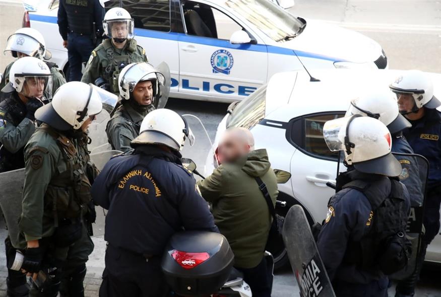 Επεισόδια πριν τη δίκη για τη δολοφονία του Καμπανού (ΙΝΤΙΜΕ)