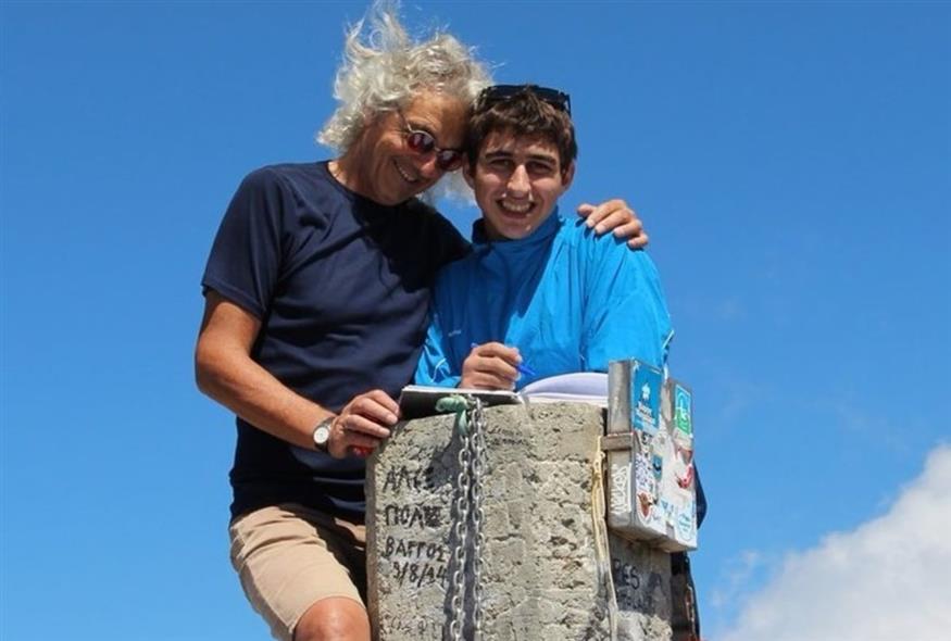 Ο Βασιλής Μάγγος με τον πατέρα του/FB