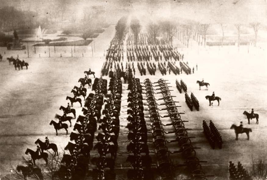 Πρώσοι παρελαύνουν στο Παρίσι.