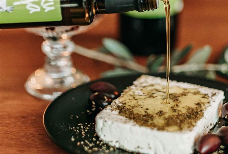 Φέτα και ελαιόλαδο (Unsplash)