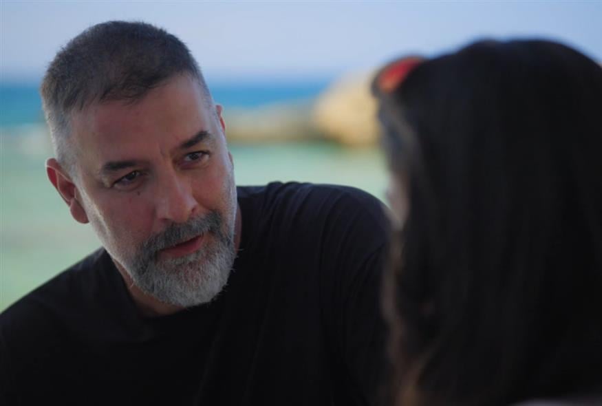 Δύο μαύρα πουκάμισα