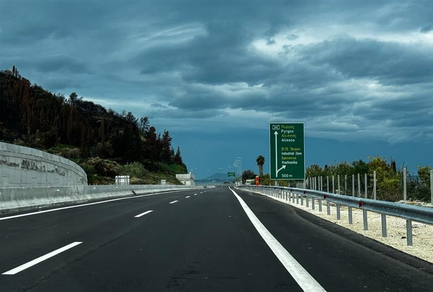 Ο αυτοκινητόδρομος Πάτρας-Πύργου, που ολοκληρώθηκε και παραδόθηκε προχθές (APOHXOS.GR/EUROKINISSI)