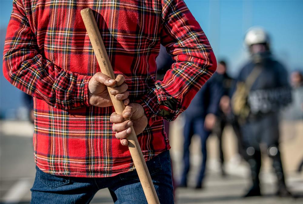 Αγροτικός ξεσηκωμός σε όλη τη χώρα - Επεκτείνονται τα μπλόκα, μεγαλώνει η ένταση