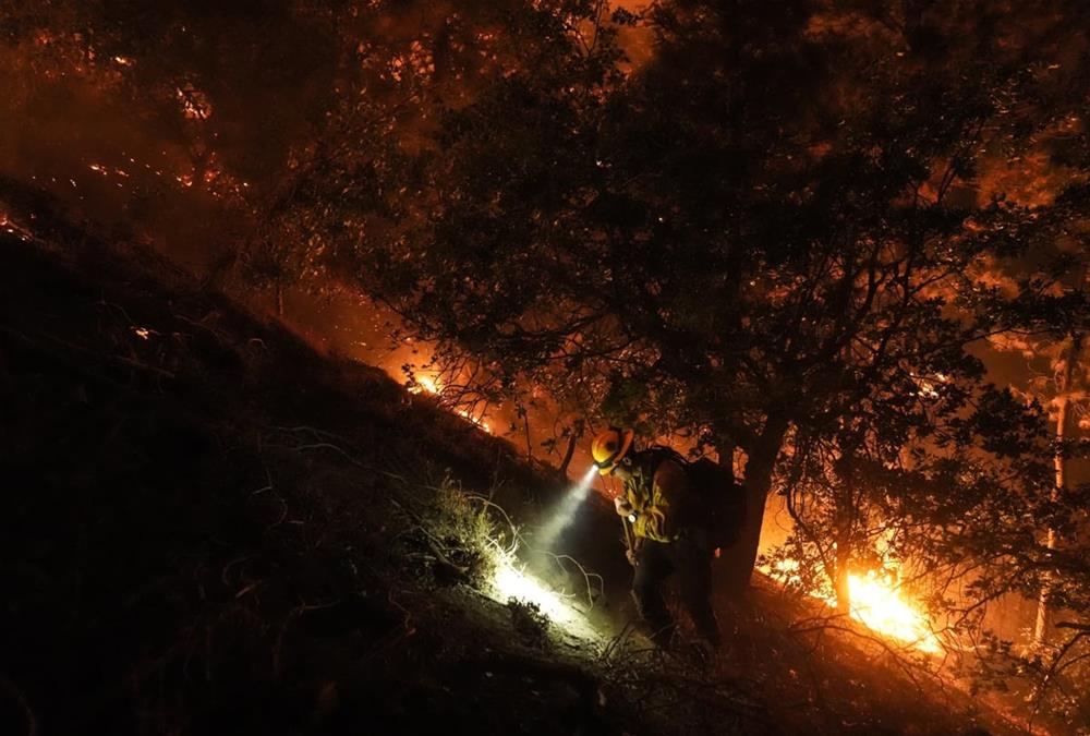 Πύρινη κόλαση στην Καλιφόρνια: Στάχτη χιλιάδες στρέμματα και δεκάδες σπίτια - Συγκλονιστικές εικόνες