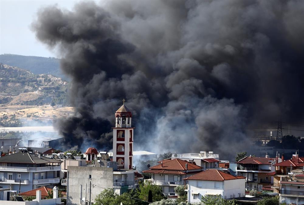 Θλιβερές εικόνες, και φέτος: Στάχτη και αποκαΐδια στο Ωραιόκαστρο Θεσσαλονίκης