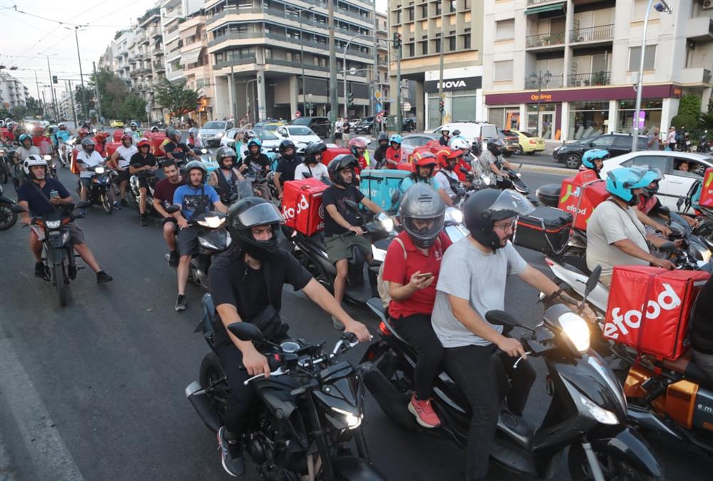 «Κόκκινη κάρτα» από τους διανομείς φαγητού: Στάση εργασίας την ώρα του τελικού του Μουντιάλ