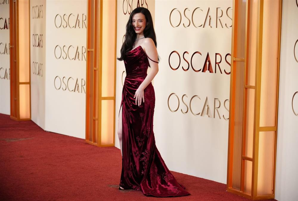 Όσκαρ 2026: Λάμψη, φτερά και couture δημιουργίες στο εντυπωσιακό κόκκινο χαλί