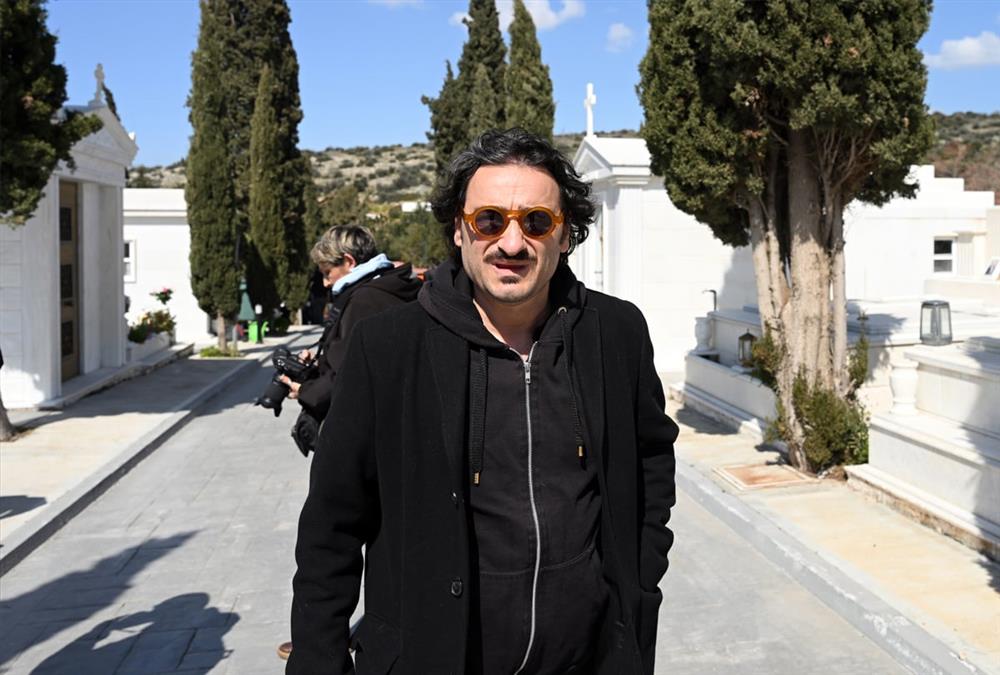 Το τελευταίο χειροκρότημα στον Γιώργο Μαρίνο - Σε κλίμα συγκίνησης η κηδεία του