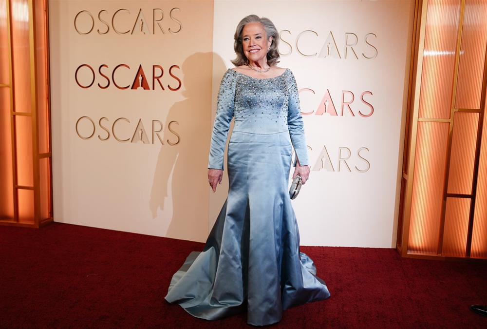 Όσκαρ 2026: Λάμψη, φτερά και couture δημιουργίες στο εντυπωσιακό κόκκινο χαλί