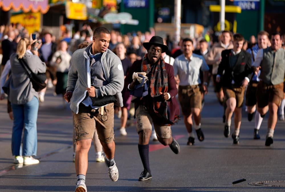 Το Oktoberfest άνοιξε στο Μόναχο! Δείτε τις καλύτερες φωτογραφίες