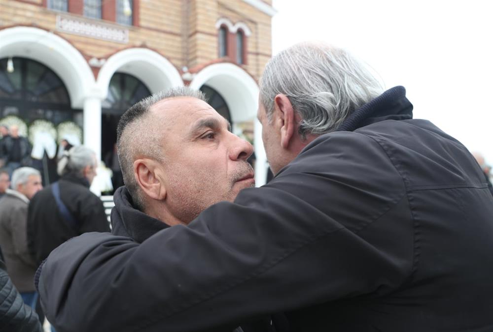 Βουβός πόνος στο τελευταίο «αντίο» στον Στέφανο Μπορμπόκη - Η σημαία του ΠΑΟΚ στο φέρετρό του