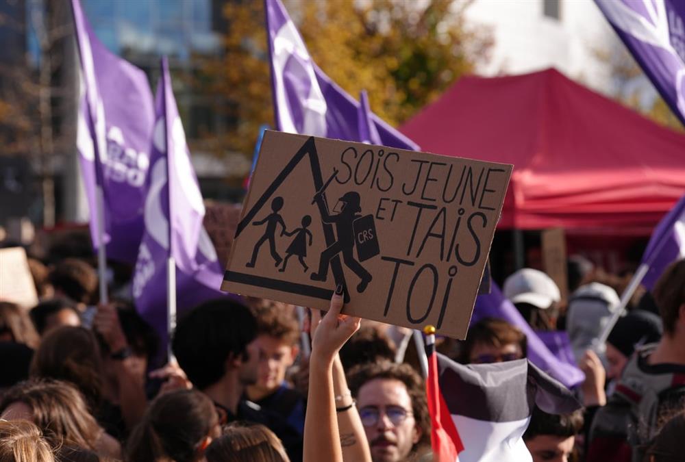 Μάχες μαθητών και αστυνομίας