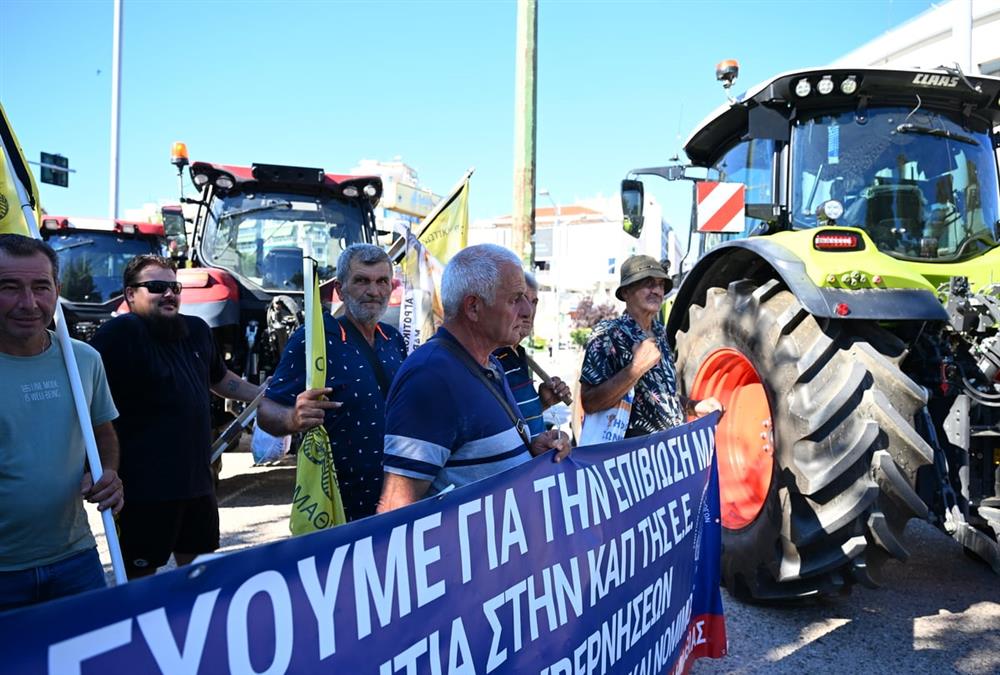Μεγάλες πορείες στο κέντρο της Θεσσαλονίκης - Τουλάχιστον 13 προσαγωγές και 6 συλλήψεις (EUROKINISSI/INTIME)