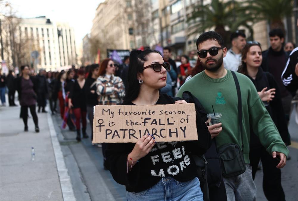 Ημέρα Γυναίκας: «Πενθούμε τις νεκρές μας, αλλά δεν σωπαίνουμε» - Μεγάλη συγκέντρωση στην Αθήνα