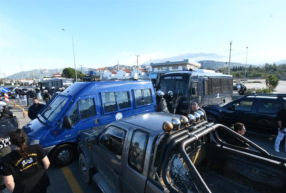 Αγροτικός ξεσηκωμός σε όλη τη χώρα - Επεκτείνονται τα μπλόκα, μεγαλώνει η ένταση