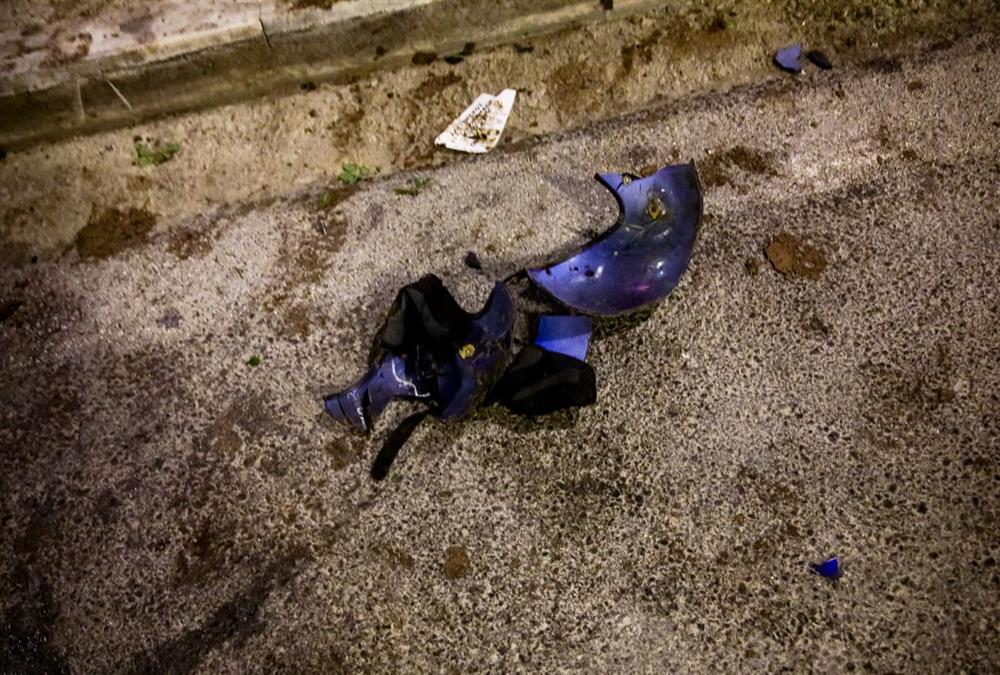 Όργιο αστυνομικής βίας σε άλλη μια πορεία για τον Αλέξη - Κι όμως, κόσμος έσπασε τον αποκλεισμό και τραγούδησε στο μνημείο