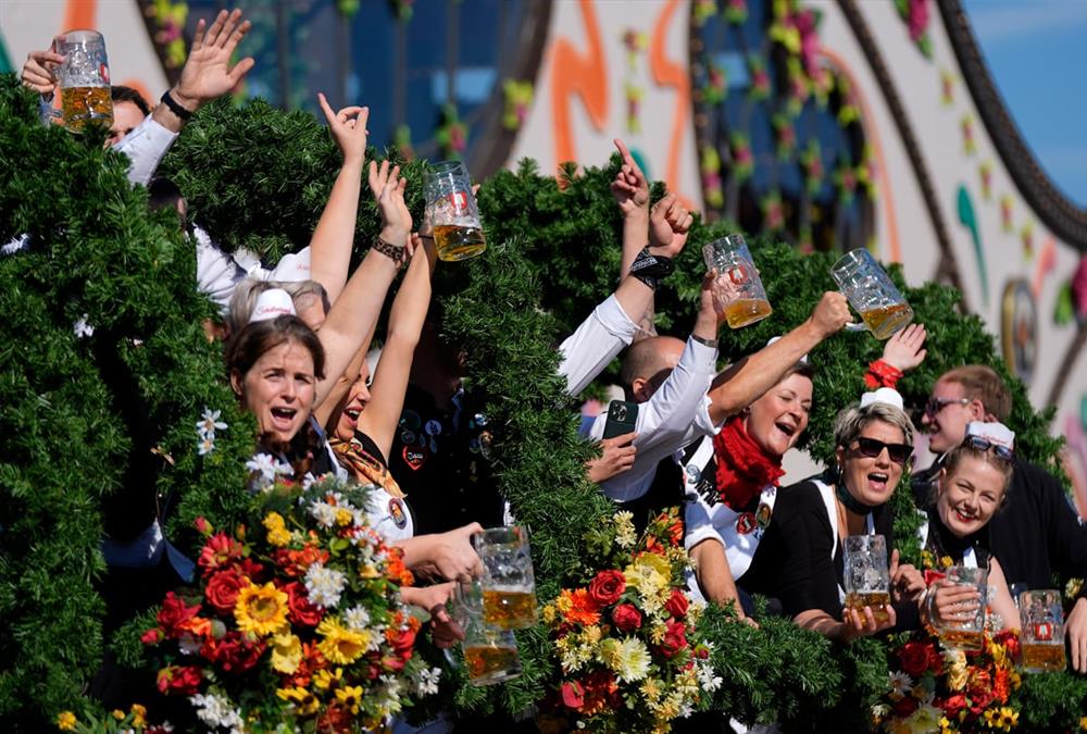 Το Oktoberfest άνοιξε στο Μόναχο! Δείτε τις καλύτερες φωτογραφίες