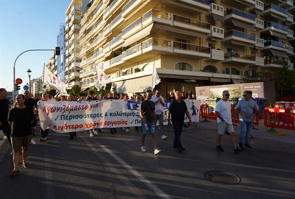 Μεγάλες πορείες στο κέντρο της Θεσσαλονίκης - Τουλάχιστον 13 προσαγωγές και 6 συλλήψεις (EUROKINISSI/INTIME)
