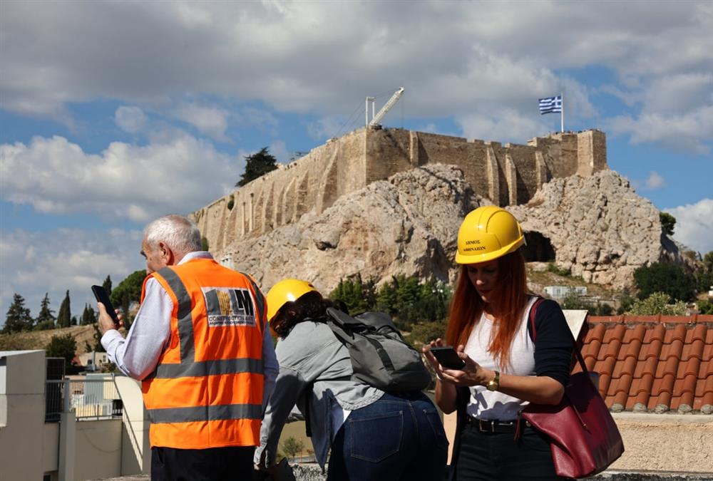 Από το διαμέρισμα των ηλικιωμένων η διαρροή φυσικού αερίου που προκάλεσε την έκρηξη στην Πλάκα - Τι βρήκε η ΔΑΕΕ