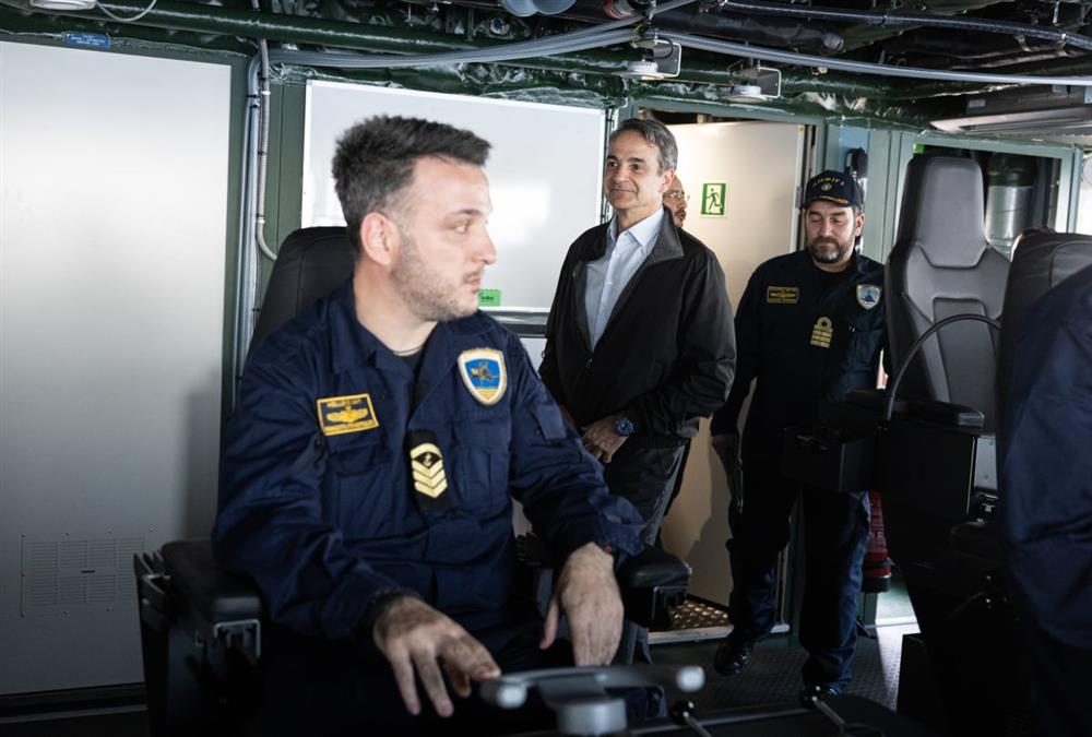 «Θα είμαστε εδώ όποτε χρειάζεται»: Στη Φρεγάτα «Κίμων» Μητσοτάκης και Χριστοδουλίδης