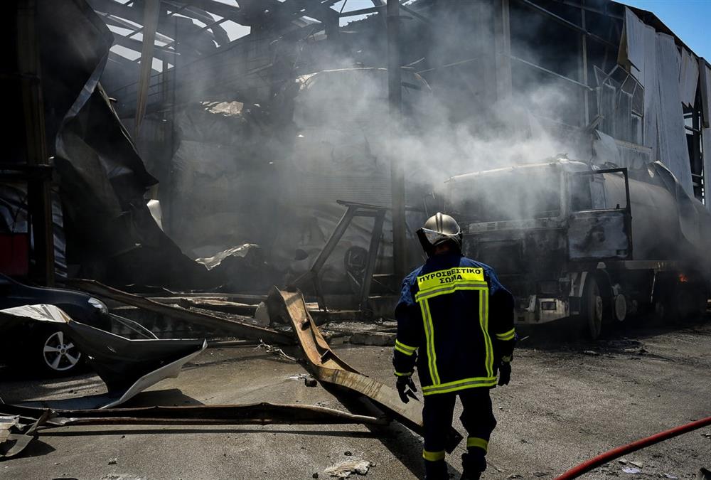 Φονική έκρηξη σε εργοστάσιο στα Εξαμίλια Κορινθίας