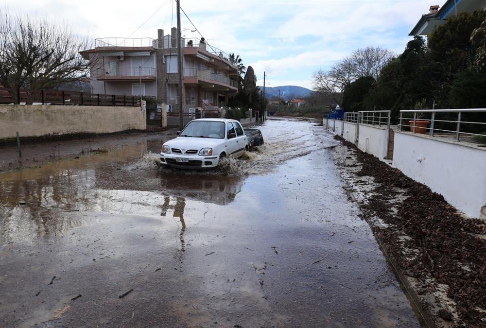 Εικόνες καταστροφής στον Αγιόκαμπο Λάρισας από την κακοκαιρία - Θάλασσα και στεριά έγιναν ένα