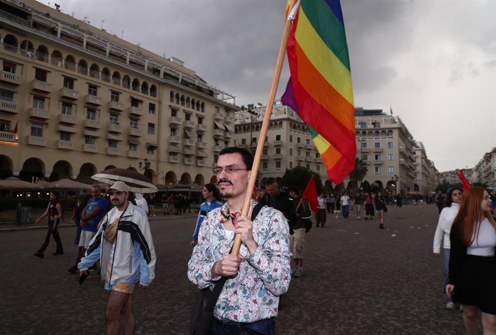 Χρώμα, φωνές και υπερηφάνεια στο 10ο αυτοοργανωμένο Pride στη Θεσσαλονίκη