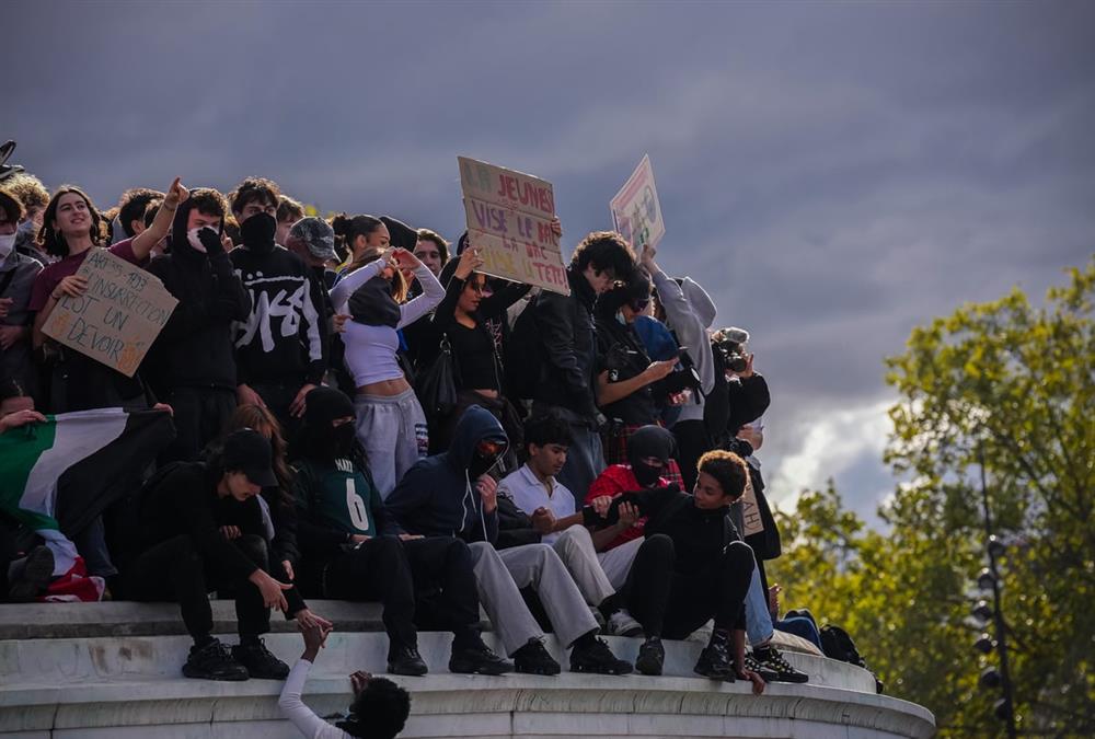 Μάχες μαθητών και αστυνομίας
